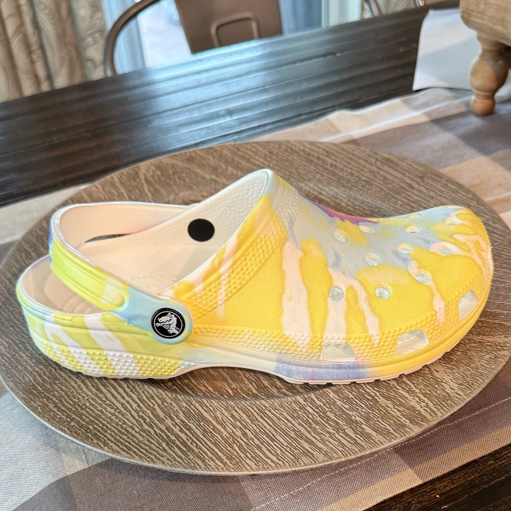 CROCS Tie-Dye Clogs - Picture 4 of 10